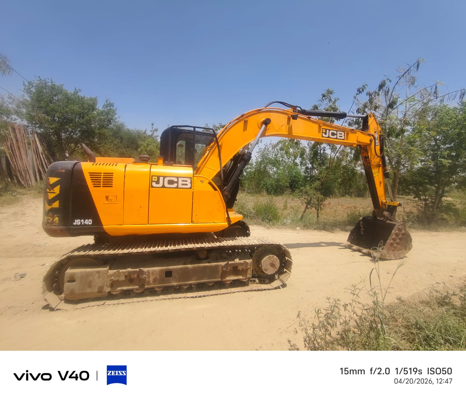 JCB JS140 Excavator (2019) photo 2